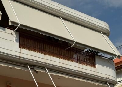 Ekrou tenta se kampyloto mpalkoni