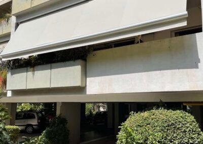 minimal ύφος Mpez tenta se mpalkoni polykatoikias me kompso minimal yfos