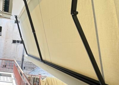 nyfan me μαύρους βραχίονες για μεγαλύτερη αντίθεση Pani ekrou nyfan me mavrous vraxiones gia megalyteri antithesi