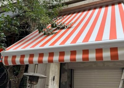 Rige kokkini tenta se katastima me spastous vraxiones