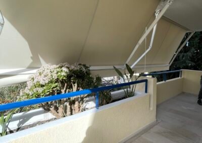 Tentes se mpalkoni me spastous vraxiones kai ekrou pani